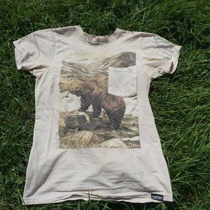 Grizzly bear graphic pocket tee